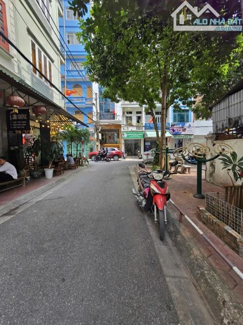 Bán Nhà Phố MẠC THÁI TỔ - TRUNG KÍNH 50m2 Gara OTO Vỉa Hè To View Sân Chơi 21 tỷ