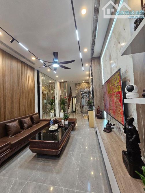 Bán nhà 5 tầng Thạch Bàn Long Biên- 40m -5 tầng- 5 tỷ có thương lượng