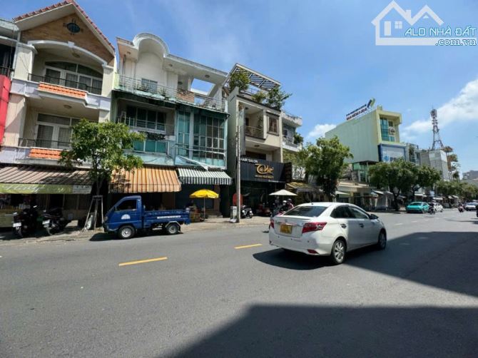 Siêu Phẩm Góc 2 MT Hoàng Hoa Thám P7 Bình Thạnh -8*20m 3Tầng - Giá 32 Tỷ