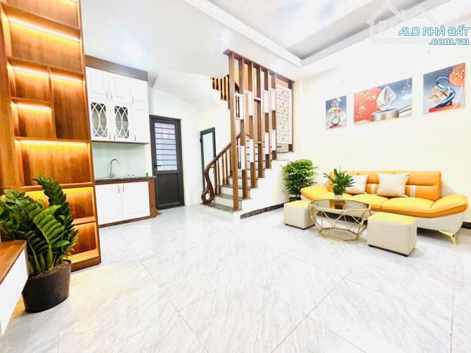 VỪA RA MẮT – NHÀ ĐẸP VĨNH HƯNG – NGÕ THÔNG – FULL NỘI THẤT – GẦN PHỐ – GIÁ CỰC HỢP LÝ!