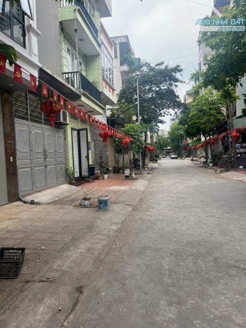 Đất đẹp dịch vụ Đìa Lão,Kiến Hưng, ô tô đỗ cửa, đầy đủ tiện ích giá chỉ 11.3 tỷ