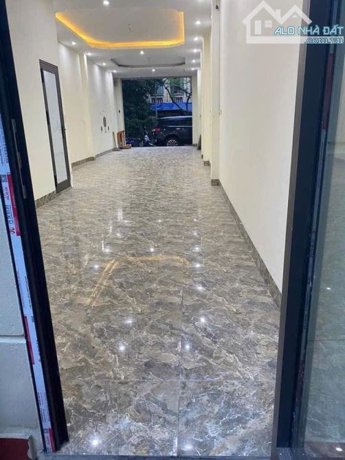 CHO THUÊ NHÀ NGUYÊN CĂN MẶT PHỐ HOA LÂM - VIỆT HƯNG - VỈA HÈ - Ô TÔ TRÁNH