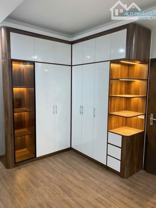 BÁN NHÀ CỰ KHỐI LONG BIÊN,FULL NỘI THẤT 6T GIÁ NHỈNH 4TỶ