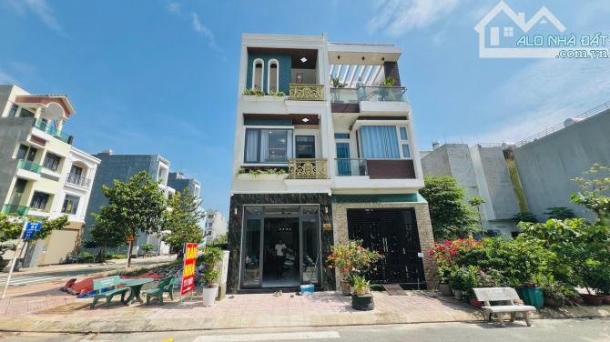 Bán nhà 1 trệt 2 lầu ngay chơi đêm hoà lân cách ql13 chỉ 500m