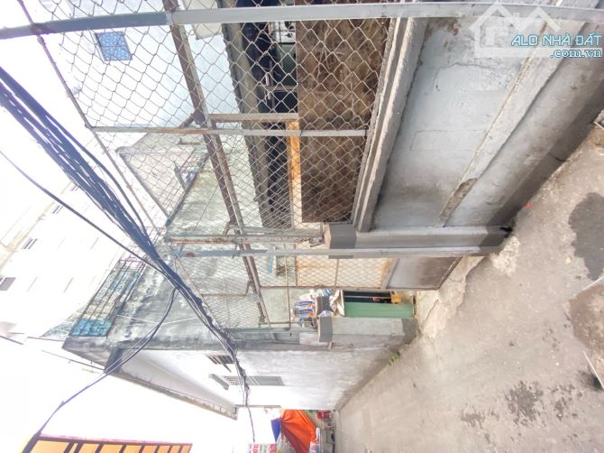 Đất kiệt ông ích khiêm, 50 m vuông, gần chợ, nở hậu, thông ra nhiều hướng, gần chợ