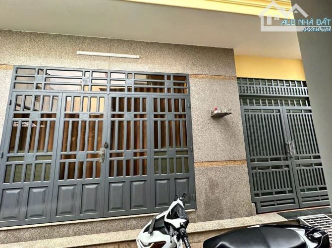 CHỦ GỞI BÁN NHÀ GÁC LỬNG (DT: 65M2) SỔ RIÊNG THỔ CƯ100% NGAY CHỢ BỬU HOÀ. GIÁ CHỈ 1,750 TỶ