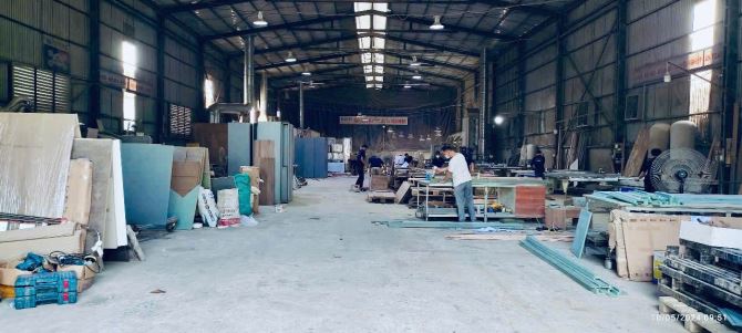 Cần cho thuê gấp xưởng và văng phòng diện tích 2.500m2, cuối Đại Lộ Thăng Long