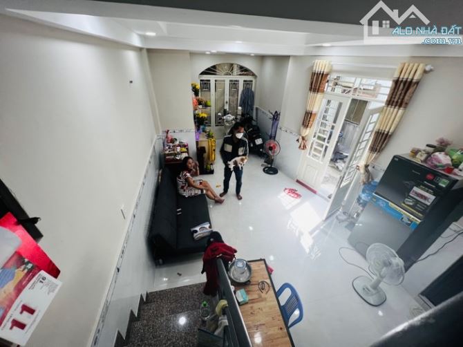 Cần bán gấp nhà Bình thạnh hẻm thông tứ tung