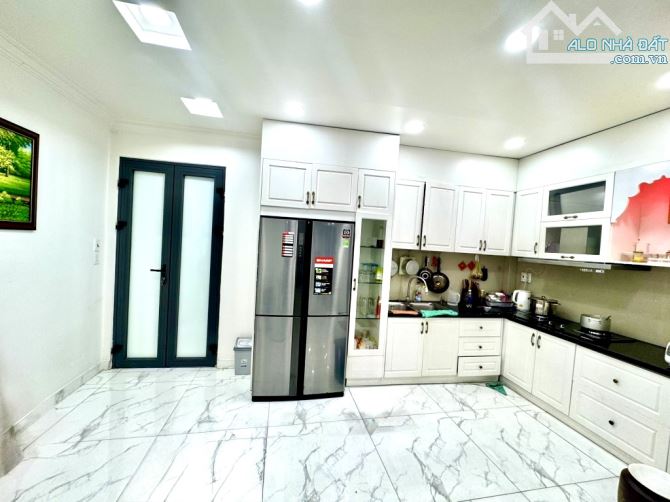 MẶT TIỀN KINH DOANH ĐỈNH - VỊ TRÍ VÍP SÁT BÊN AEON TÂN PHÚ - NGANG 4.6M - 5 TẦNG - ĐANG CH