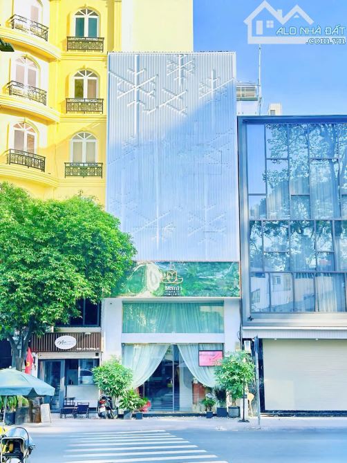 Cho thuê nhà mặt tiền đường 145bis Lê Thị Riêng, Bến Thành, Q1.  trệt, 1 lửng, 3 lầu 120tr