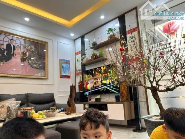 HIẾM LÔ GÓC 3 THOÁNG -Bán nhà Ngõ Trần Phú, Văn Quán HĐ, 50m2 MT 6.32m - Ô TÔ VÀO TẬN NHÀ!
