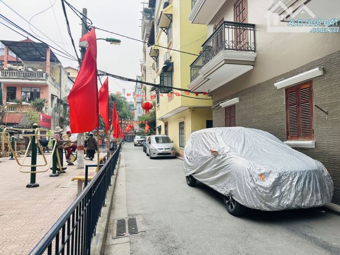 BÁN NHÀ HOA BẰNG55M 3T MT4M  NGỎ RỘNG ĐƯỜNG ĐẸP LONG LANH GIÁ 10 TỶ