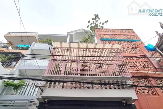 Bán nhà căn góc 4 tầng,  8 phòng ngủ, mặt tiền Trần Hữu Trang, trung tâm Phú Nhuận !