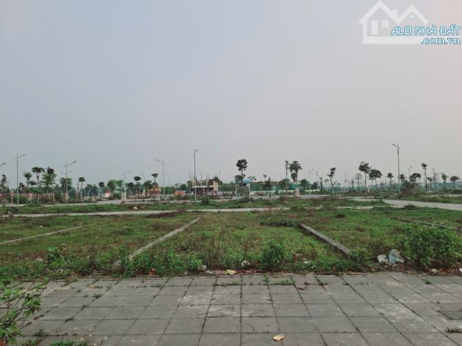 Khu đấu giá Dục Tú , view khu công nghiệp, 70m2 trục liên xã