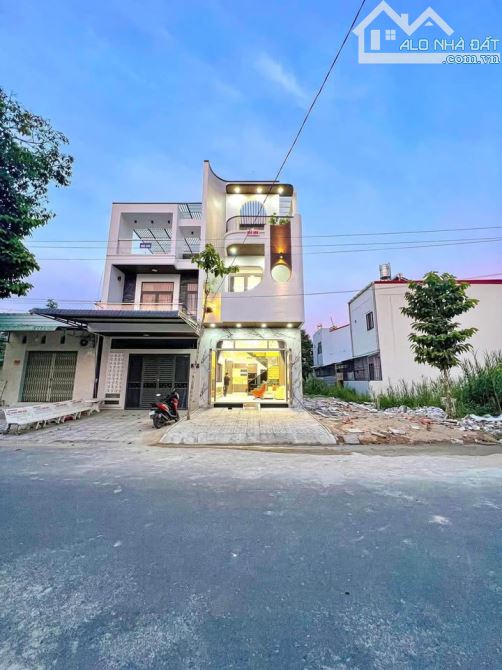 Bán nhà mới xây hoàn thiện đầy đủ nội thất khu bến xe cần thơ