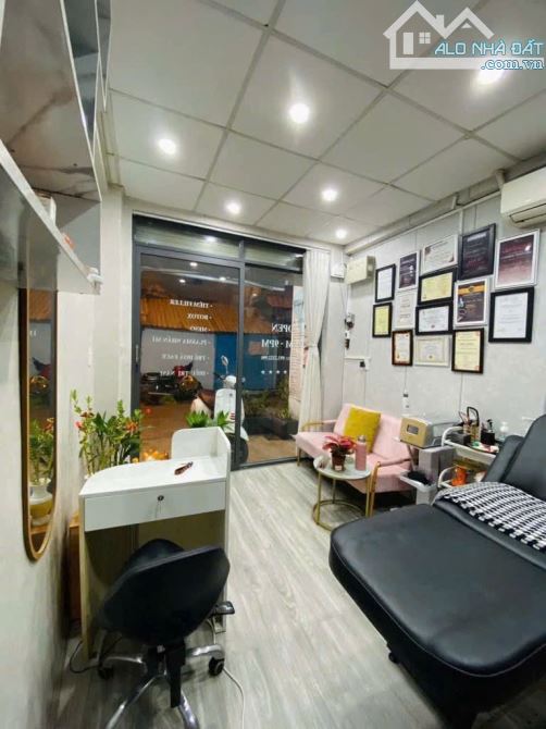BÁN NHÀ HẺM  XE HƠI CHỈ 2TY900 - TRUNG TÂM QUẬN 4