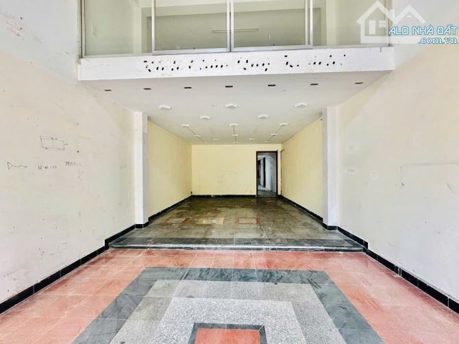 Cho thuê nhà 3 tầng mặt tiền Nguyễn Văn Linh , Hải Châu