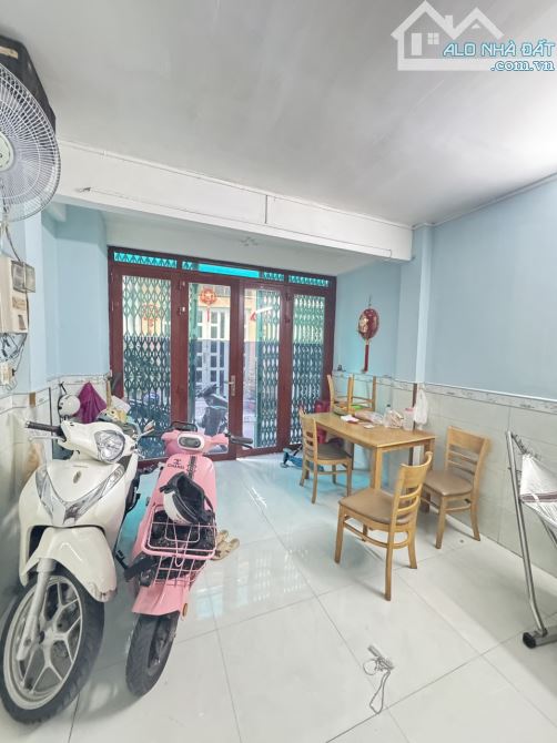 Bán nhà hẻm  âu dương lân- 3.45m x 13.73m nở hậu 8.3m - 62m/2- 1 lầu - 2PN 2WC F3 Q8