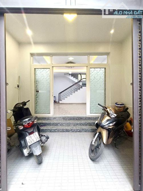 Nhà 5 tầng Lạc Long Quân - 48,5m2 vuông vắn - 2 mặt thoáng - Chào  9,5 tỷ