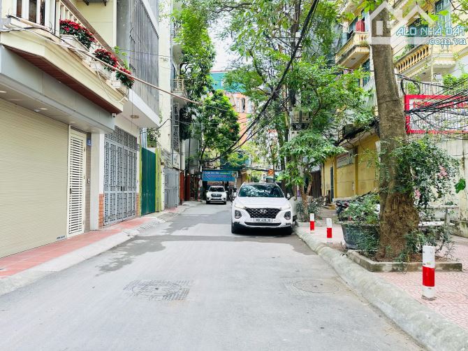Hoa khôi cực hiếm - vip Tôn Đức Thắng, view hồ, thang máy, ô tô đỗ cửa, tặng full nội thất