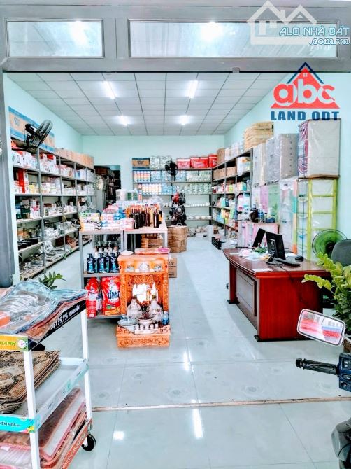 Bán Nhà Kinh Doanh Buôn Bán Sầm Uất Đường 4