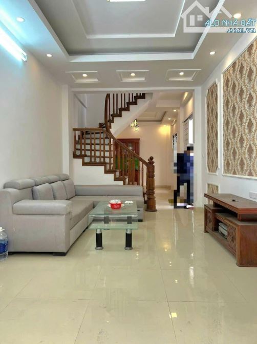 Siêu phẩm Lê Trọng Tấn, phân lô quân đội, sát mặt phố, ô tô đỗ cửa, kinh doanh, 35m2, hơn
