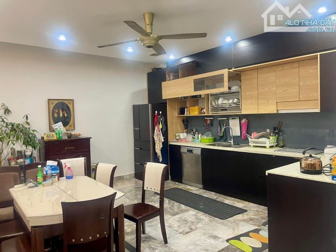 BÁN GẤP NHÀ 6 TẦNG PL VĨNH PHÚC KHU 7,2HA.DT:56M2,Ô TÔ TRÁNH,CÓ VỈA HÈ.GIÁ 20 TỶ.
