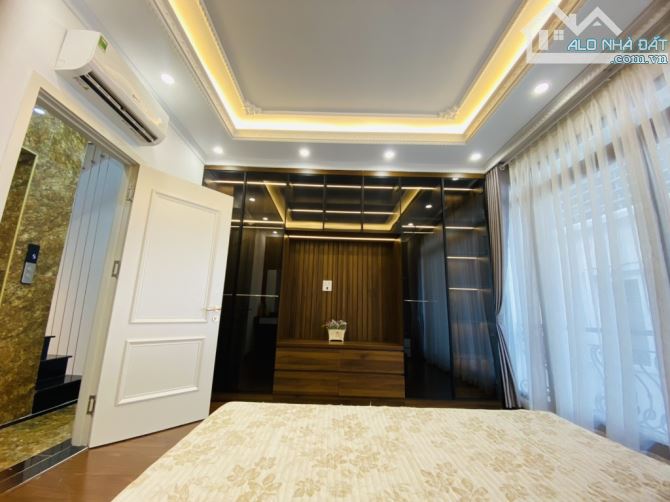 BÁN NHÀ THANG MÁY - MỚI ĐẸP - TRUNG TÂM CẦU GIẤY - ĐẸP NHẤT KHU VỰC