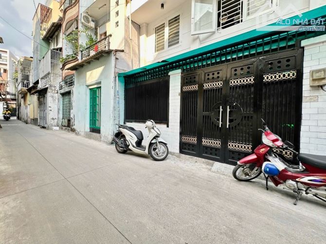BÁN NHÀ THÍCH QUẢNG ĐỨC, PHÚ NHUẬN -  HẺM XE HƠI - SÁT MẶT TIỀN - 5 TẦNG BTCT - CHỈ 6.x TỶ