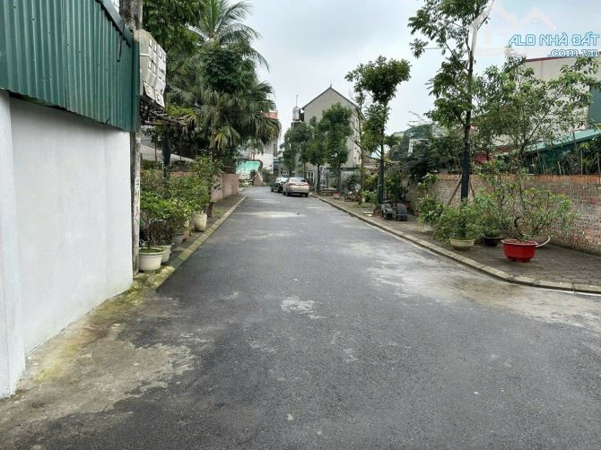 Bán đất 36.6m2 tại Tô Khê, Phú Thị đường trải nhựa ô tô vào tận nhà giá chỉ 3.2 tỷ