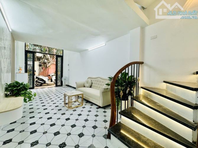 BÁN NHÀ MỚI Ô CHỢ DỪA, XÃ ĐÀN, TÔN ĐỨC THẮNG, KHÂM THIÊN 28 m, 4 tầng, 3 ngủ, chỉ 6.15 tỷ.