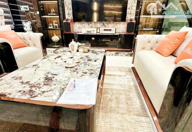 VỊ TRÍ ĐƯỢC ĐÁNH GIÁ ĐẸP và MẶT TIỀN RỘNG TOẠ LẠC TRÊN PHỐ BÙI THỊ XUÂN