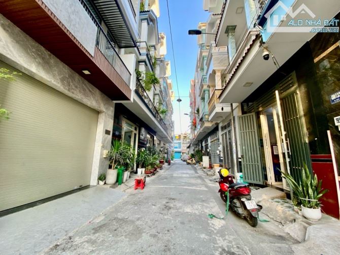 ĐẤT LỌT KHE 50M2 - NGANG 5M - KHU PHÂN LÔ MÃ LÒ - HẺM 6M - CHỈ 4.3 TỶ TL  + Vị trí: Thửa