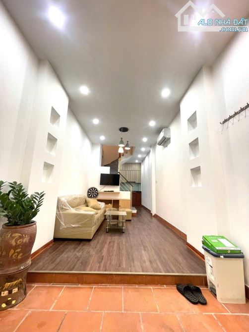BÁN NHÀ HÀO NAM – 33m² x 4T – GIÁ 6.8 TỶ GẦN PHỐ GẦN GA CÁT LINH FULL NỘI THẤT