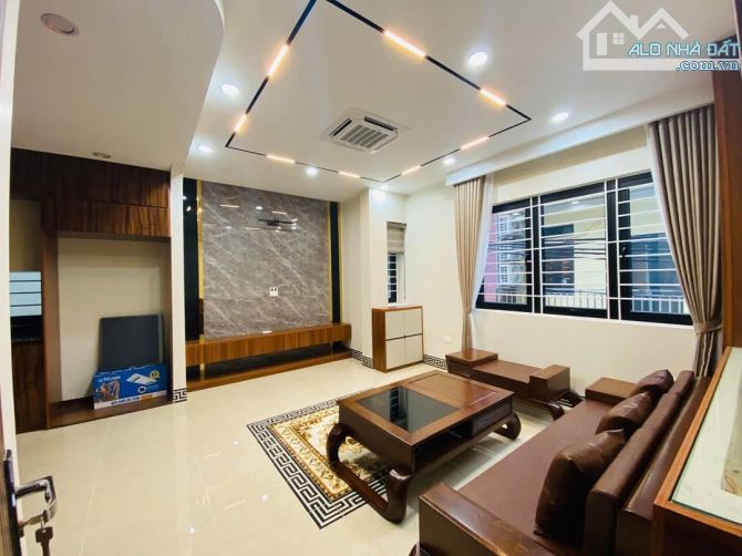 BÁN NHÀ MẶT PHỐ CỰ LỘC - LÔ GÓC - THANG MÁY - 32M - GIÁ 14.2 TỶ