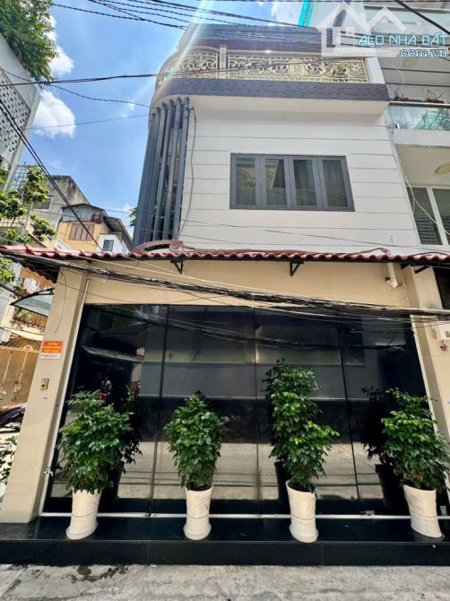 NHÀ NGỘP BANK 8TY , NGAY TRUNG TÂM QUẬN 1- 20TY