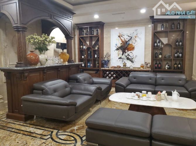 HIẾM - NHÀ LIỀN KỀ TRUNG KÍNH CẦU GIẤY 45M² x 5 TẦNG 14 TỶ