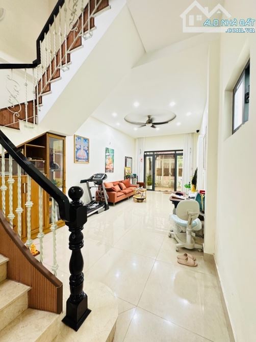 Phú Nhuận, vài bước ra mặt tiền Huỳnh Văn Bánh, 4 Tầng,4Pn, 79m2, mới ở ngay, 11.75 Tỷ