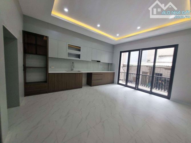 Bán nhà Vương Thừa Vũ  gara ô tô , thang máy , thửa vuông đẹp , 50M2x6T- 16.7 tỷ