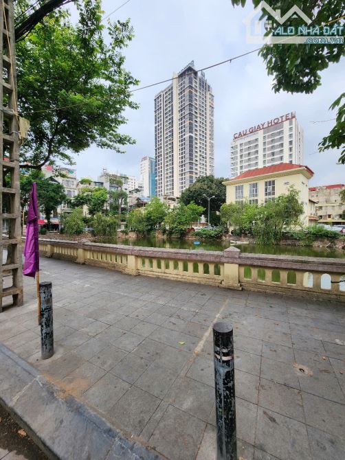 Bán nhà phố Trần Bình 36m2 _ 5 tầng_ 2 Thoáng,  Ngõ nông _ 300m ra hồ.