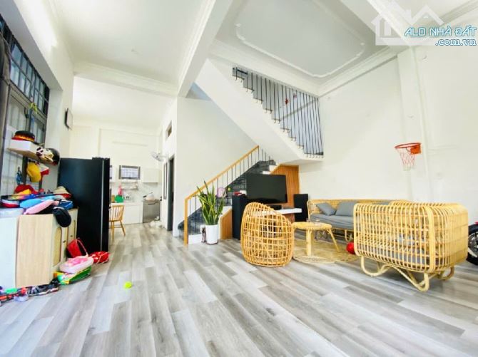 🎉🎉SIÊU PHẨM 2 TẦNG LÔ GÓC PHAN BÁ PHIẾN - CÁCH BIỂN VÀI BƯỚC CHÂN.