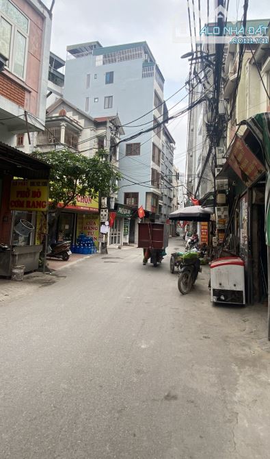 NHÀ DÂN XÂY 3 TẦNG 40M 3 NGỦ, 3 WC RẤT PHÙ HỢP CHO GIA ĐÌNH TRẺ.