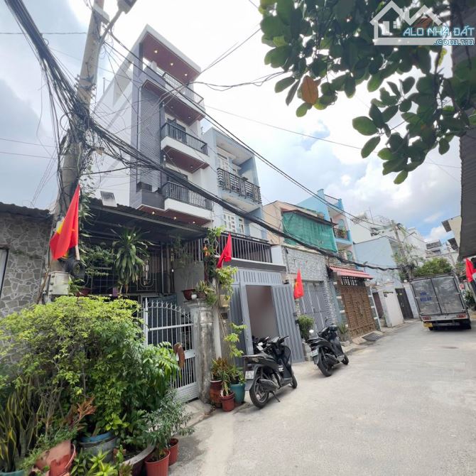Nhà mới 5 Tầng HXH 75m² - Gần Emart Gò Vấp - Chỉ 7.5 tỷ