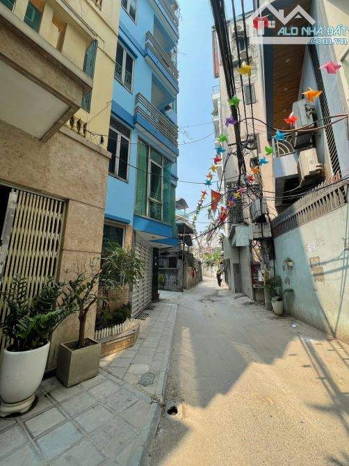 Bán nhà Lạc Long Quân - 55m2 - 5 tầng - 4m mặt tiền - 17.8 tỷ
