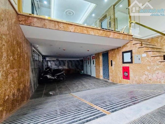 Bán tòa nhà Hoàng Văn Thái - MẶT PHỐ - 114m2 - MT KHỦNG 8M - 8T CÓ HẦM - 150tr/th - 60 tỷ.