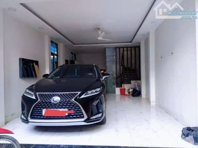 Bán nhà phân lô Hoàng Quốc Việt 45m x 5T ô tô tránh nhau giá chỉ 18 tỷ