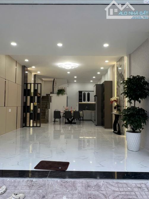 Cần bán gấp căn nhà phố cao cấp, tặng nội thất full mới 1T3L1ST. Giá chỉ 7.9 tỷ