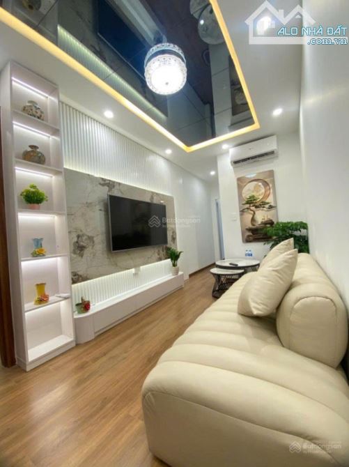 Bán gấp căn hộ 2PN, 2WC full nội thất tại Thi Sách, Hai Bà Trưng, 65m2, giá 4.85 tỷ. LH: