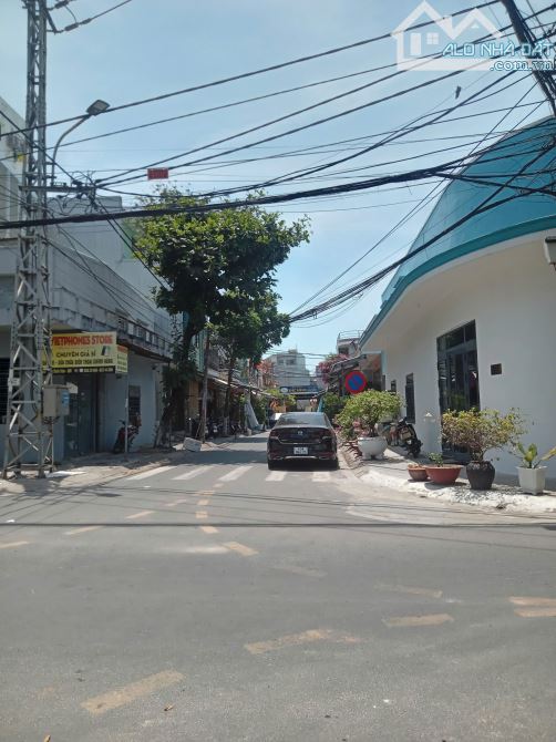- Bán nhà góc 2 mt đường Đặng Đình Vân, Thanh Khê Đông, Thanh Khê, DT 75M2 – Giá 5.5 TỶ TL