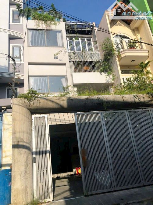 Bán nhà đường Nguyễn Trọng Tuyển, P2, Tân Bình. DT: 12x18m, giá 26.9 tỷ TL